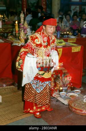 Thailand: A possessed spirit medium or ma song, The Nine Emperor Gods Festival, Chao Mae Thapthim Shrine (Taoist Chinese joss house), Wang Burapha, Bangkok (1989). The Nine Emperor Gods Festival is a nine-day Taoist celebration beginning on the eve of 9th lunar month of the Chinese calendar, which is observed primarily in Southeast Asian countries like Myanmar, Singapore, Malaysia, and Thailand. Stock Photo