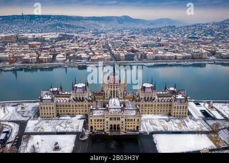 Budapest, Hungary - Aerial view of the Parliament of Hungary at winter time with snowing Stock Photo