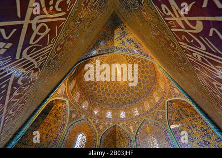 Lutfullah Mosque in Isfahan, Iran Stock Photo