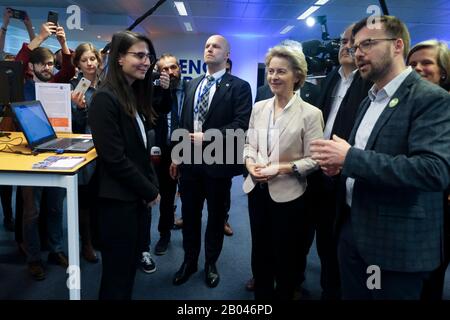 Brussels, Belgium. 18th Feb, 2020. President of the European Commission Ursula von der Leyen visits the AI Xperience Center at the VUB (Vrije Universiteit Brussel) Credit: ALEXANDROS MICHAILIDIS/17�Թ����� Live News Stock Photo