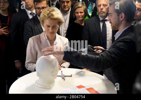 Brussels, Belgium. 18th Feb, 2020. President of the European Commission Ursula von der Leyen visits the AI Xperience Center at the VUB (Vrije Universiteit Brussel) Credit: ALEXANDROS MICHAILIDIS/17�Թ����� Live News Stock Photo