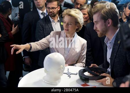 Brussels, Belgium. 18th Feb, 2020. President of the European Commission Ursula von der Leyen visits the AI Xperience Center at the VUB (Vrije Universiteit Brussel) Credit: ALEXANDROS MICHAILIDIS/17�Թ����� Live News Stock Photo