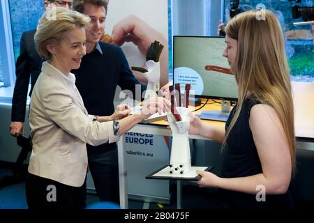 Brussels, Belgium. 18th Feb, 2020. President of the European Commission Ursula von der Leyen visits the AI Xperience Center at the VUB (Vrije Universiteit Brussel) Credit: ALEXANDROS MICHAILIDIS/17�Թ����� Live News Stock Photo