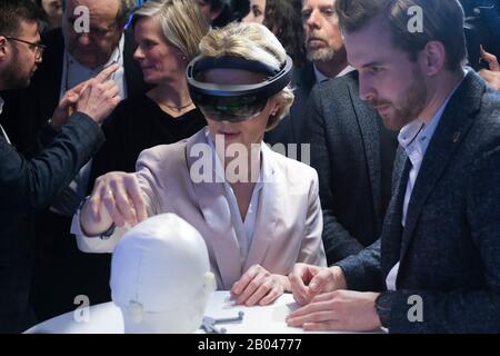 Brussels, Belgium. 18th Feb, 2020. President of the European Commission Ursula von der Leyen visits the AI Xperience Center at the VUB (Vrije Universiteit Brussel) Credit: ALEXANDROS MICHAILIDIS/17�Թ����� Live News Stock Photo