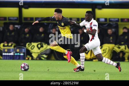 Dortmund, Deutschland. 18th Feb, 2020. firo: 18.02.2020 Football, Soccer: Uefa Champions League, CL season 2019/2020 round of 16, first leg BVB Borussia Dortmund - PSG Paris St. Germain duels, duel, BVB Jadon Sancho, | usage worldwide Credit: dpa/Alamy Live News Stock Photo