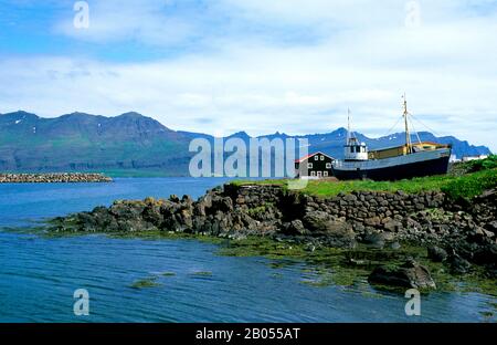 ICELAND, EAST COAST, DJUPAVOGUR FISHING VILLAGE, FISHING BOAT Stock Photo