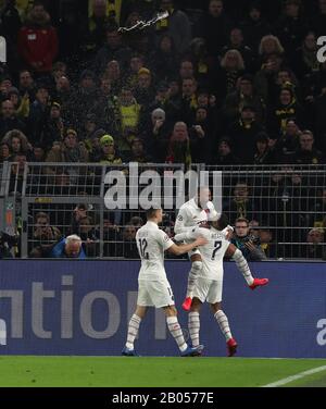 Dortmund, Deutschland. 18th Feb, 2020. firo: 18.02.2020 Football, Soccer: Uefa Champions League, CL season 2019/2020 round of 16, first leg BVB Borussia Dortmund - PSG Paris St. Germain PSG Neymar, jubilation, goaljubel, | usage worldwide Credit: dpa/Alamy Live News Stock Photo