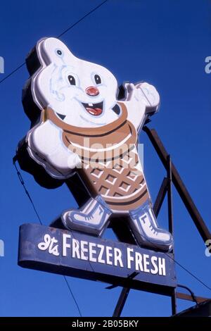 Vintage Fosters freeze sign at stand in Los Angeles, CA Stock Photo