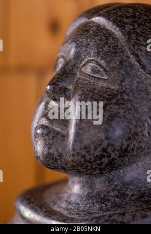 CANADA, NWT, CAPE DORSET, PRINT CO-OP, CARVING OF INUIT WOMAN Stock Photo