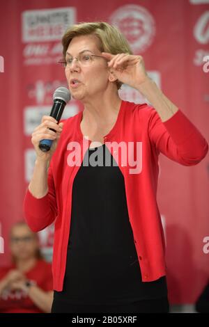 Las Vegas, NV, USA. 18th Feb, 2020. Elizabeth Warren at the Culinary Union intimate event with guest room attendants, and Senators Amy Klobuchar and Elizabeth Warren discussing working womenÕs fight for One Job Should Be Enough at the Culinary UnionÕs Big Hall in Las Vegas, Nevada on February 18, 2020. Credit: Damairs Carter/Media Punch/Alamy Live News Stock Photo