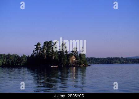 USA, MAINE, MOOSEHEAD LAKE CABIN ON ISLAND Stock Photo