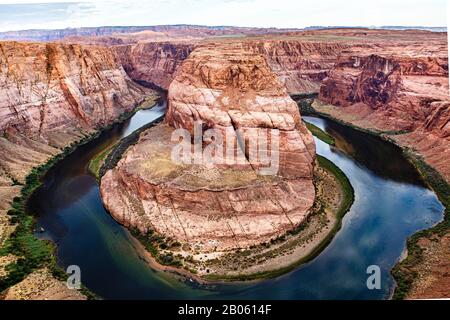 The Colorado River wraps around Horseshoe Bend in Page, Arizona Stock Photo
