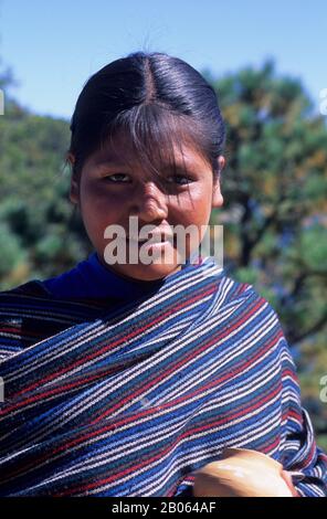 MEXICO, CHIHUAHUA, NEAR CREEL, LAKE ARARECO, TARAHUMARA INDIAN GIRL, PORTRAIT Stock Photo