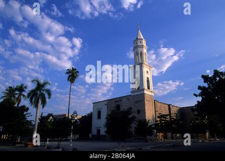 MEXICO, SINALOA, EL FUERTE, TOWN SQUARE, CATHOLIC CHURCH Stock Photo