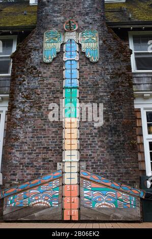 USA, WASHINGTON STATE, OLYMPIC PENINSULA, LAKE QUINAULT LODGE, RAIN GAUGE Stock Photo