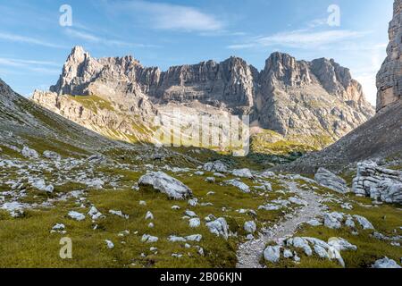 Hiking trail, Sorapiss circuit, ridge at the back, Mount Punte Tre Sorelle, Dolomites, Belluno, Italy Stock Photo