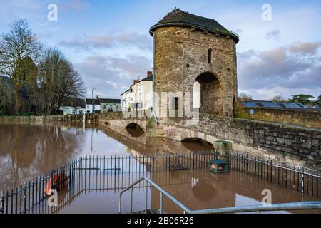 Record breaking high river levels threaten to overwhelm the historic Monnow bridge, at Monmouth in South Wales. February 2020. Stock Photo