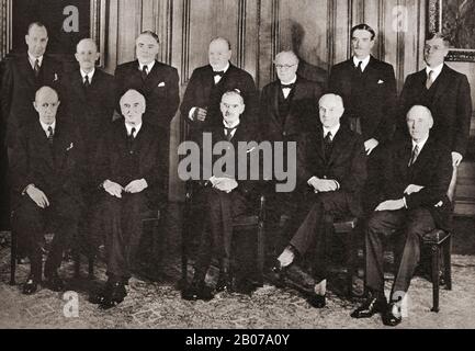 Mr. Neville Chamberlain's War Cabinet,1939. Left to right standing, Sir John Anderson, Home Security.  Lord Hankey, Minister without portfolio.  Mr. L. Hore-Belisha, War.  Mr. Winston Churchill, First Lord of the Admiralty.  Sir Kingsley Wood, Air.  Mr. Eden, Dominion Affairs.  Sir Edward Bridges, Secretary to the War Cabinet. Left to right seated, Lord Halifax, Foreign Secretary.  Sir John Simon, Chancellor of the Exchequer.  Mr. Neville Chamberlain, Prime Minister.  Sir Samuel Hoare, Lord Privy Seal.  Lord Chatfield, Minister for Co-ordination of Defence.  Sir John Anderson and Mr. Eden, tho Stock Photo