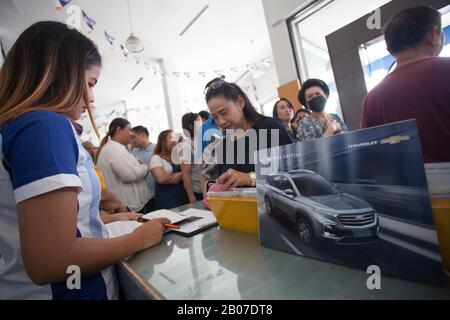 January 1, 2000, Bangkok, Thailand: A customer making an order for a Chevrolet brand vehicle at the showroom..General Motors Company Limited and Chevrolet Sales announces the end of sales 2020 and offers reduced prices by 30-50% for Chevrolet vehicles in Thailand. (Credit Image: © Adisorn Chabsungnoen/SOPA Images via ZUMA Wire) Stock Photo