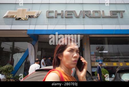 January 1, 2000, Bangkok, Thailand: A customer speaking on phone as she waits to make an order for a Chevrolet brand vehicle at the showroom..General Motors Company Limited and Chevrolet Sales announces the end of sales 2020 and offers reduced prices by 30-50% for Chevrolet vehicles in Thailand. (Credit Image: © Adisorn Chabsungnoen/SOPA Images via ZUMA Wire) Stock Photo