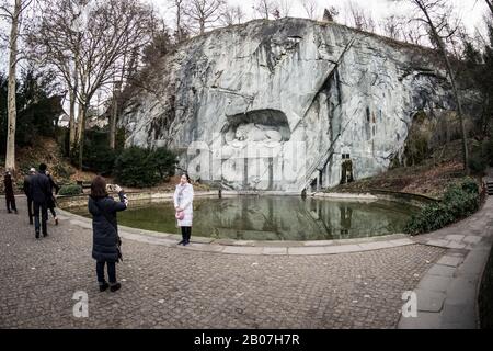 Lion Monument in Lucerne with tourists Stock Photo