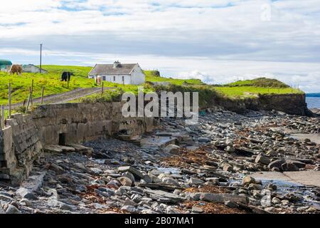 A traditional Irish cottage on the Atlantic coast of County clare in the West of Ireland Stock Photo