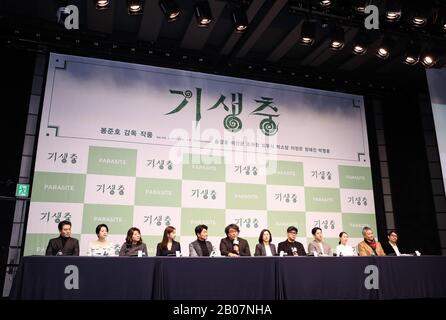 (200219) -- SEOUL, Feb. 19, 2020 (Xinhua) -- The cast and creative team of South Korean film 'Parasite' are seen at a press conference in Seoul, South Korea, Feb. 19, 2020. 'Parasite', a South Korean black comedy, became the first non-English language film to win the Oscar for best picture, and also nabbed awards for best original screenplay, best international feature film and best director for Bong Joon-ho at the 92nd Academy Awards on Feb. 9, 2020. (Xinhua/Wang Jingqiang) Stock Photo