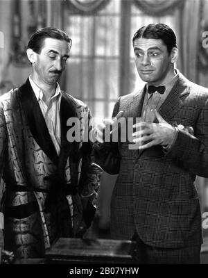 OSGOOD PERKINS and PAUL MUNI as Tony Camonte in SCARFACE 1932 directors HOWARD HAWKS and RICHARD ROSSON novel Armitage Trail screen story Ben Hecht producer Howard Hughes The Caddo Company / United Artists Stock Photo