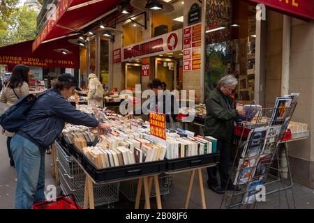 people shopping in used bookstore Paris France Stock Photo