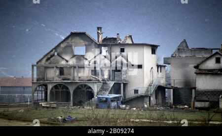 8th January 1994 Ethnic cleansing during the war in central Bosnia: a burned-out restaurant in Grbavica, on the outskirts of Vitez, attacked by HVO (Bosnian Croat) forces four months before. Stock Photo