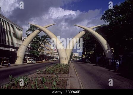 KENYA, MOMBASA, ELEPHANT TUSK WELCOMING SIGN, GATE Stock Photo