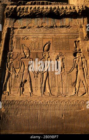 EGYPT, NILE RIVER, ESNA, TEMPLE DEDICATED TO GOD KHNUM, RELIEF CARVING Stock Photo