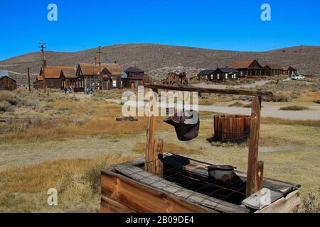 Water well in front of the abondoned gold mining town Bodie Stock Photo