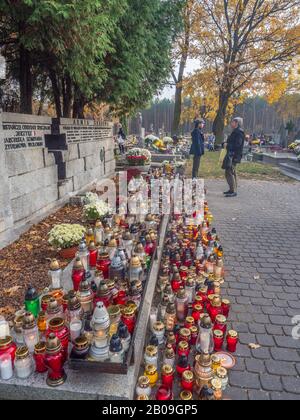 Wołomin, Poland, Nov 1, 2018: The grave of Home Army soldiers and a huge number of torches at the cemetery in Wołomin, Poland Stock Photo