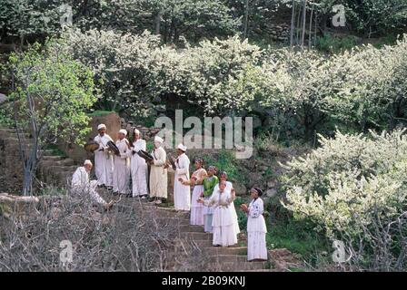 MOROCCO, NEAR MARRAKECH, ATLAS MOUNTAINS, OURIKA VALLEY, BERBER MUSICIANS IN ALMOND ORCHARD Stock Photo