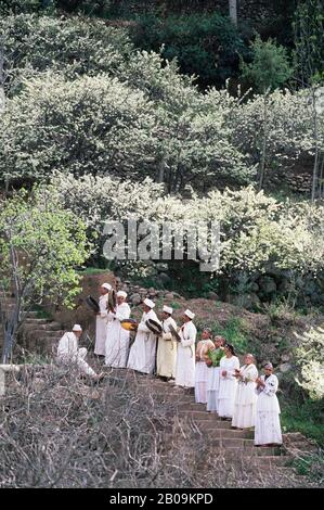 MOROCCO, NEAR MARRAKECH, ATLAS MOUNTAINS, OURIKA VALLEY, BERBER MUSICIANS IN ALMOND ORCHARD Stock Photo