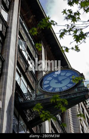 Architectural features of a building in the Auckland CBD, Auckland, New Zealand Stock Photo