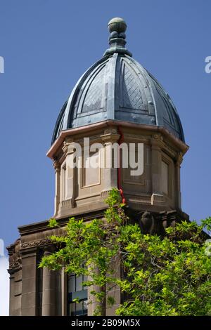 Architectural features of a building in the Auckland CBD, Auckland, New Zealand Stock Photo