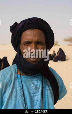 MALI, NEAR TIMBUKTU, SAHARA DESERT, TUAREG MAN, PORTRAIT Stock Photo