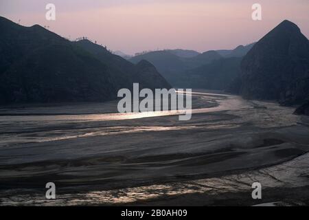 CHINA, SHAANXI PROVINCE, NEAR BAOJI, WEI RIVER VALLEY Stock Photo