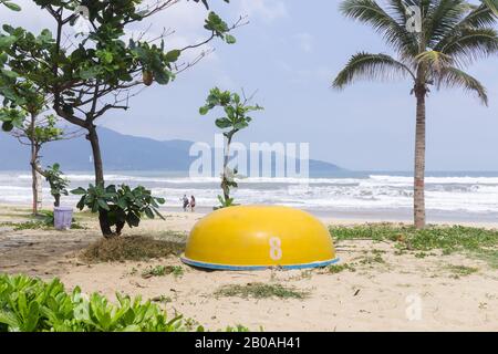 Vietnam beach - Round boat at My Khe Beach in Da Nang in Vietnam, Southeast Asia. Stock Photo