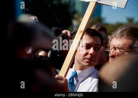 Las Vegas, United States. 19th Feb, 2020. Former South Bend Indiana Mayor and democratic presidential candidate hopeful Pete Buttigieg campaigns on the picket line with members of the Culinary Workers Union Local 226 outside the Palms Casino in Las Vegas. Credit: SOPA Images Limited/Alamy Live News Stock Photo