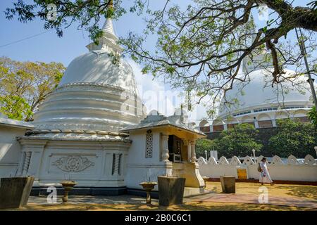 Kalutara, Sri Lanka - January 2020: Woman visiting the Asokaramaya Buddhist temple on January 30, 2020 in Kalutara, Sri Lanka. Stock Photo