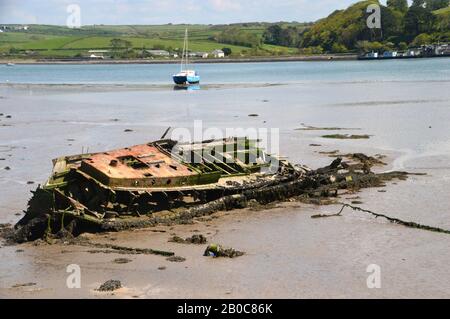 Old Rotten Hull of a Wooden Boat Wreck in the Mud on Estuary of the River Torridge near Appledore on the South West Coast Path, North Devon. England. Stock Photo