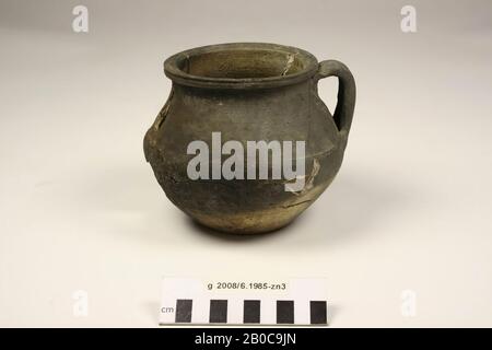 Cooking pot made of black, rough-walled earthenware with 1 double ear, Stuart 213a. Bonding, 3 gaps in the abdomen, deposits on the inside and outside., Pot, pottery, h: 12.5 cm, diam: 14.4 cm, br: 15.5 cm, roman 15-30 AD, Netherlands, North Holland, Velsen, Velsen, Velsen I Stock Photo