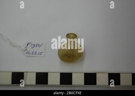 miniature bottle, miniature bottle from a series of 21 mainly light green and decolored Roman glass bottles. See also doctoral thesis J. Hendriks 2006., miniature bottle, glass, h. 5.2 cm (max.), Coptic Period, Islamic 1st-3rd Century, Egypt Stock Photo