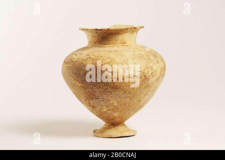 An egg-shaped thin-walled vase on a slender foot. The damaged edge runs out strongly. A vague edge adorns the transition from the shoulder to the neck. Beige slip., Crockery, earthenware, border 11.7 cm, H 19.5 cm, Palestine Stock Photo