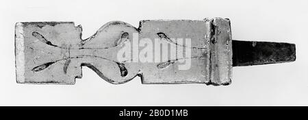 Complete: small disc of silver-plated bronze to which d.m.v. a hinge an elongated adhesive strip is attached. Front of the disc: see e 1931 Stock Photo