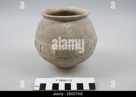 the Netherlands Roman period, urn, pottery, h, 11 cm, diam, 12.1 cm, roman, the Netherlands, Utrecht, Bunnik, Vechten Stock Photo
