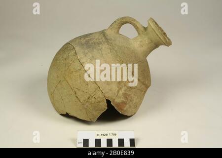 A large fragment of an earthenware jug with one ear. The jug leaves a ridge on the shoulder and the edge is angled outwards., Crockery, earthenware, H 25.5 cm, D belly 19.5 cm, Palestine Stock Photo